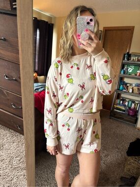 American eagle pink Holiday Grinch Print Lounge Set